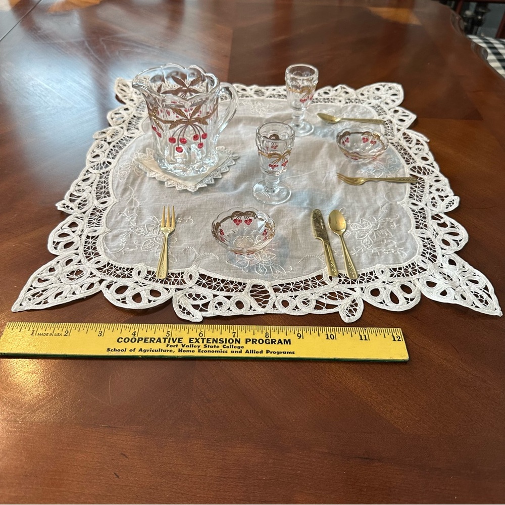 Collectable Retired American Girl Samantha's Lemonade Set &Battenburg tablecloth